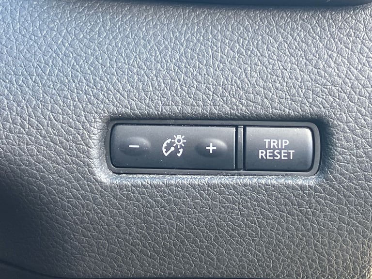 2018 Nissan Qashqai 1.2 DiG-T Tekna 5dr SUV PETROL Manual