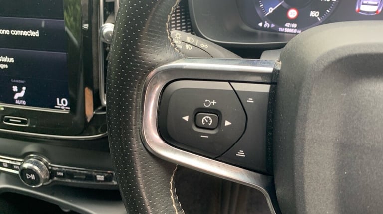 2020 Volvo XC40 R-Design, T3 automatic Estate Petrol Automatic
