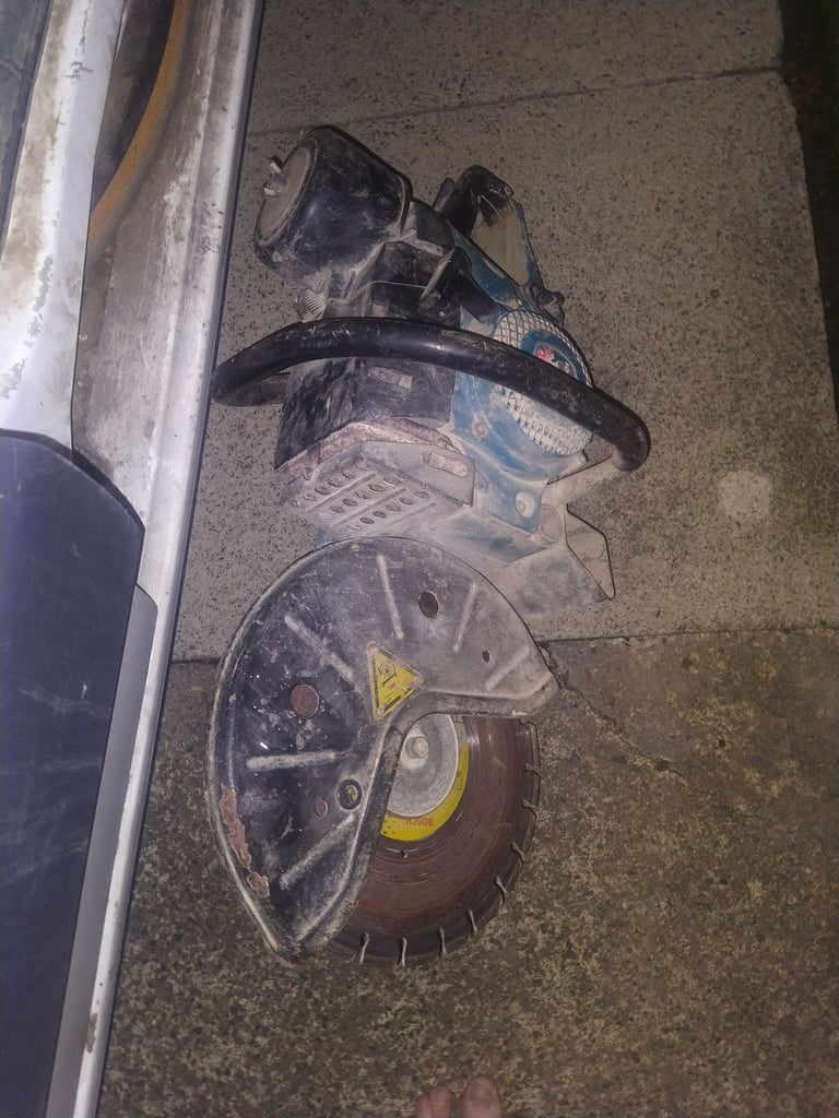 image for Makita petrol still saw 