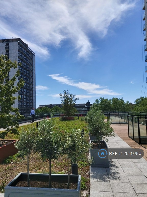 Studio flat in One The Elephant, London, SE1 (#2640280)
