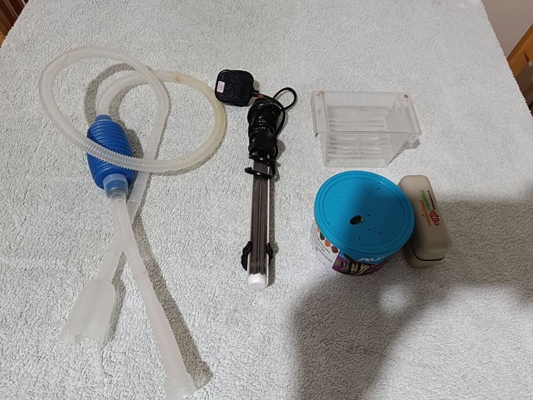 Fish tank with accessories 
