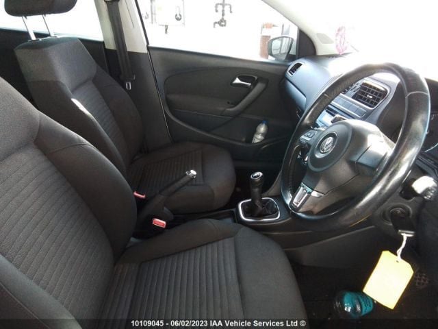 Volkswagen vw polo white breaking parts in stock 