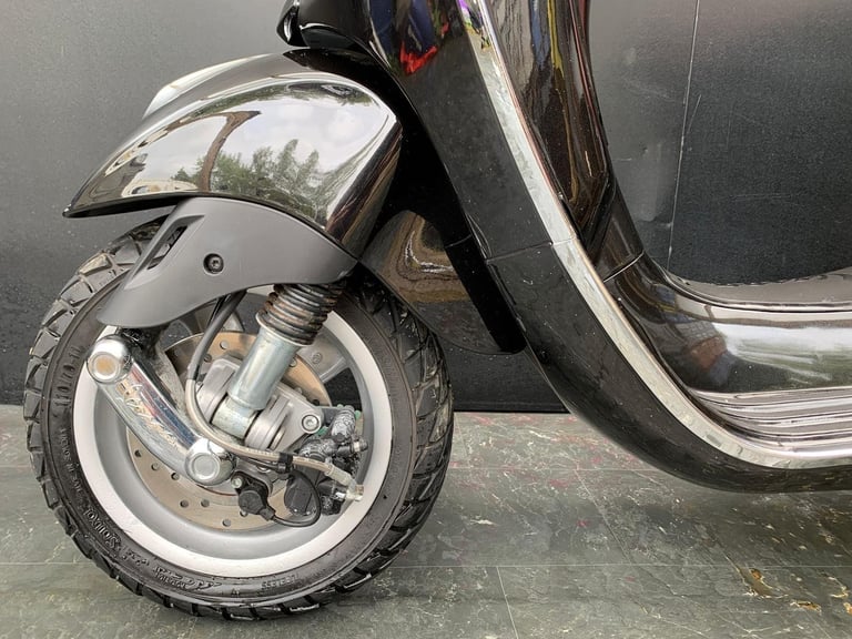 PIAGGIO VESPA 125cc PRIMAVERA SCOOTER LOW MILEAGE HPI CLEAR