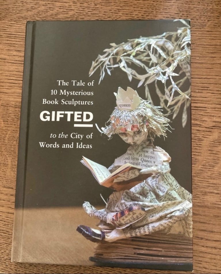 Book “The tale of 10 mysterious book sculptures” Edinburgh 