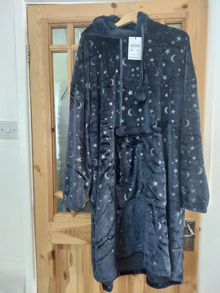  house of fraser dressing gowns luxuriously soft, all sizes, , gowns r all  new in retail packaging.