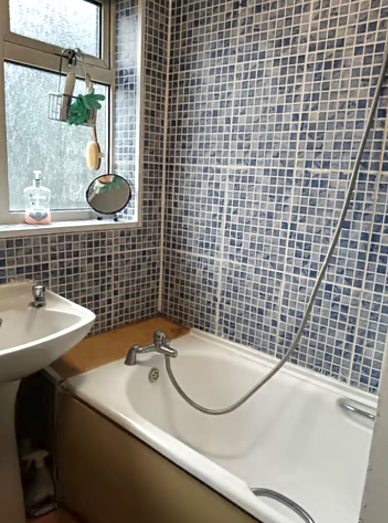 (Not a studio)Single room including bills Postcode IG2 6QS