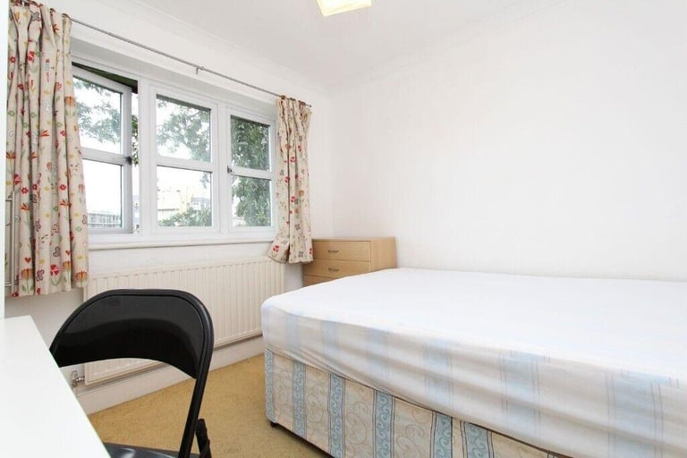 CANARY WHARF • Double Room •  Available Now •  0 Deposit Available  • 