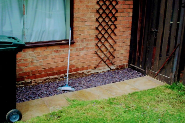 15m2 Patio Slabs, 10m2 patio & a 5 X .56 m  path ! Phone messages not working