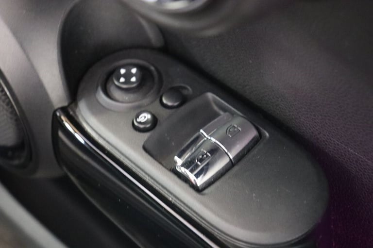 2020 MINI Electric Hatch Cooper SE 32.6kWh Level 2 3dr Auto (SAT NAV, HALF LEATHER) Hatchback ELE...