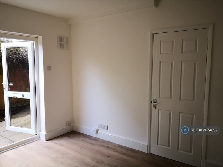 1 bedroom flat in York Road, Guildford, GU1 (1 bed) (#2674697)