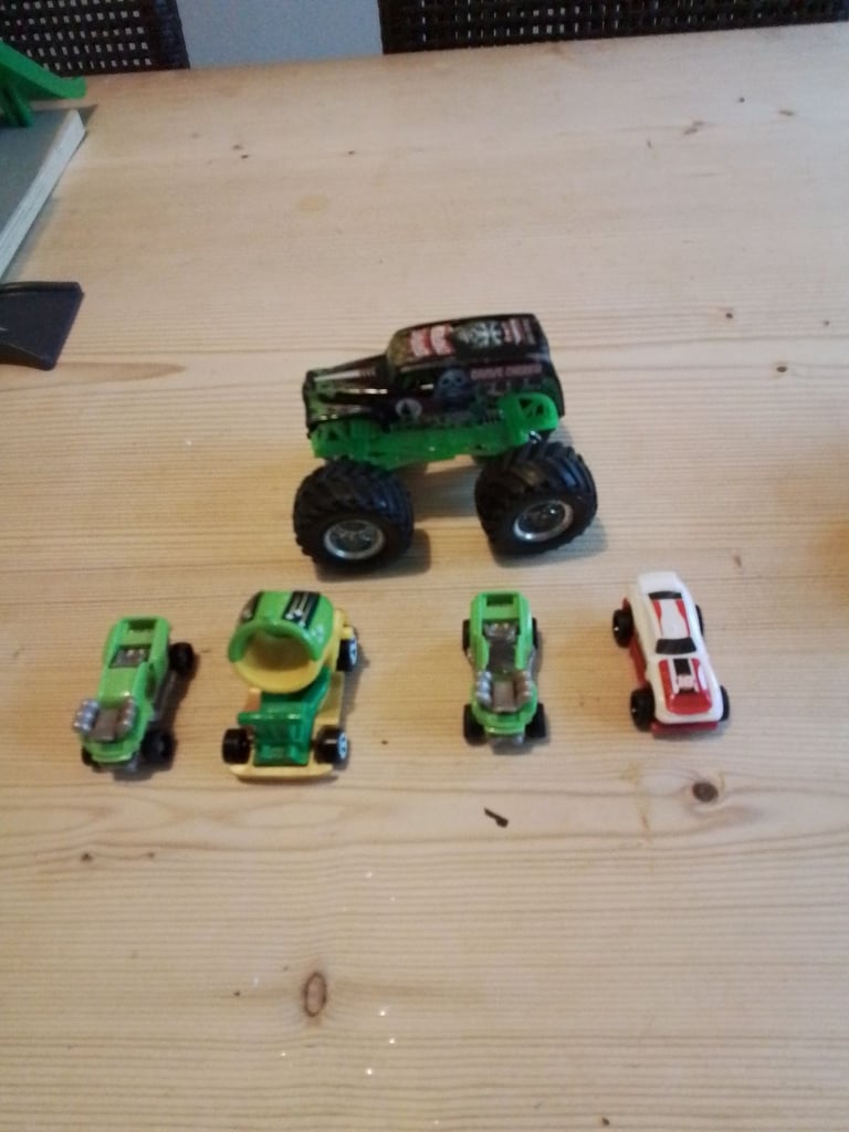 Child's toy construction set.