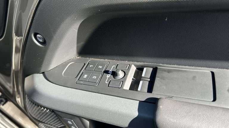 2024 Land Rover Defender 3.0 D250 X-Dynamic HSE 90 3dr Auto ESTATE DIESEL Automatic