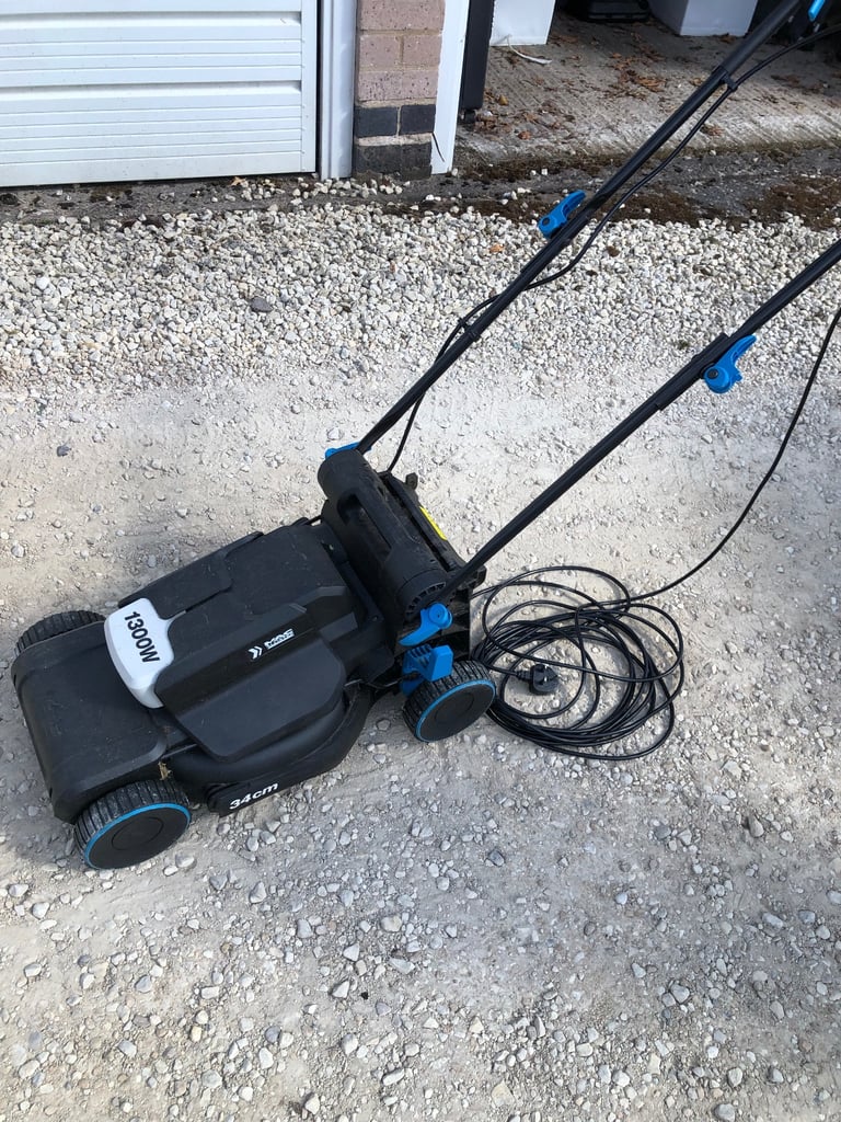 Electric lawnmower 
