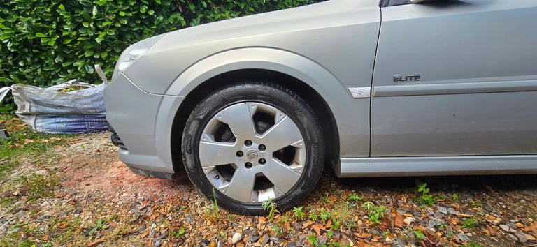 Vauxhall Signum 5door manual 1.9CDTI 150 - Image 4