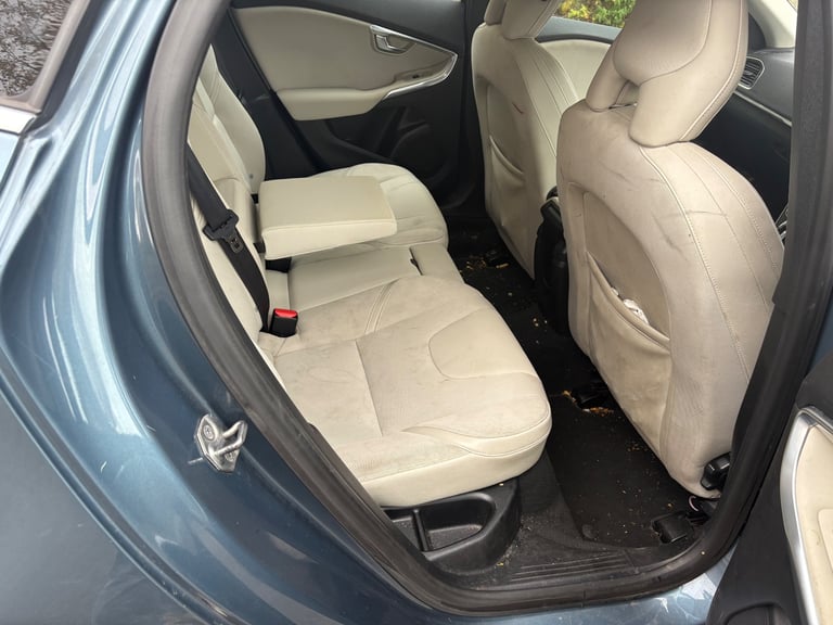 2013 63 plate new shape Volvo v40 se 1.6 d2 Automatic 5 door hatchback blue £2750