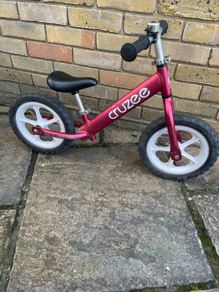 Cruzee balance bike sales gumtree