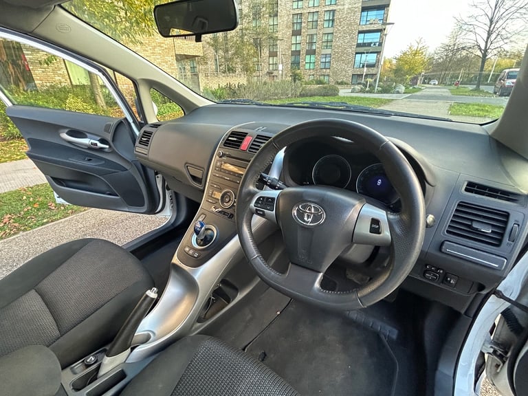 2011 Toyota, AURIS 1.8 hybrid, drives perfect, excellent condition,long mot 