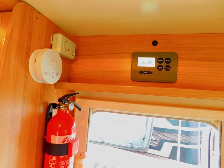 Bailey 625 Approach SE. Peugeot 2.2 Hdi Luxury 2 Berth Motorhome for Sale