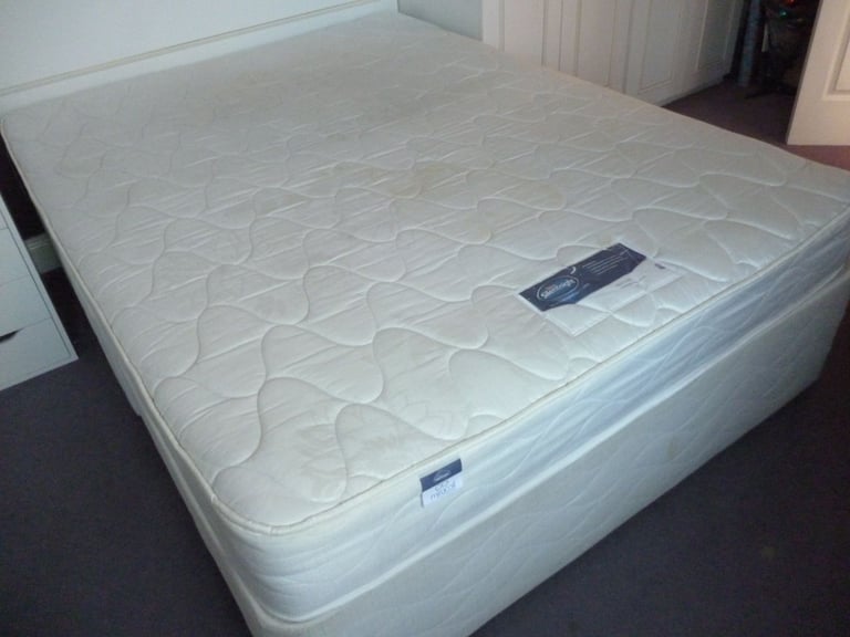Very beautiful quality SilentNight 5 foot king size complete bed,very comfortable & relaxing bed.