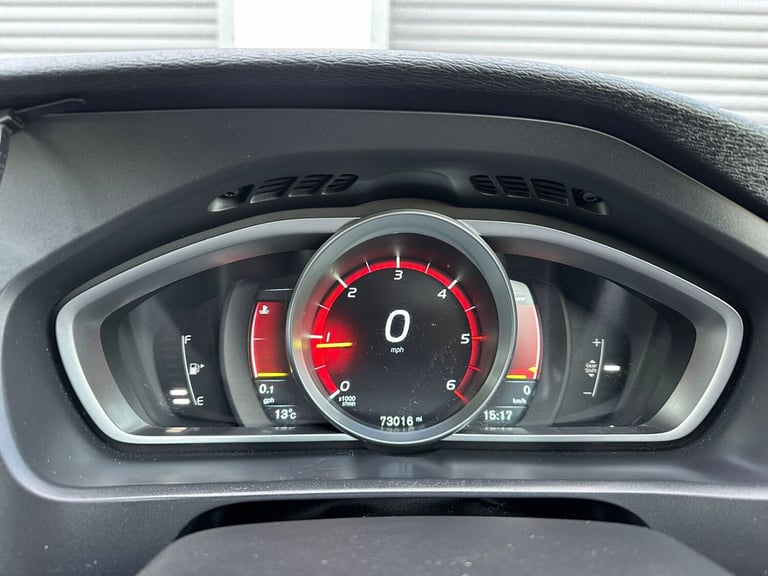 2015 Volvo V40 D2 R DESIGN Lux Nav 5dr HATCHBACK Diesel Manual