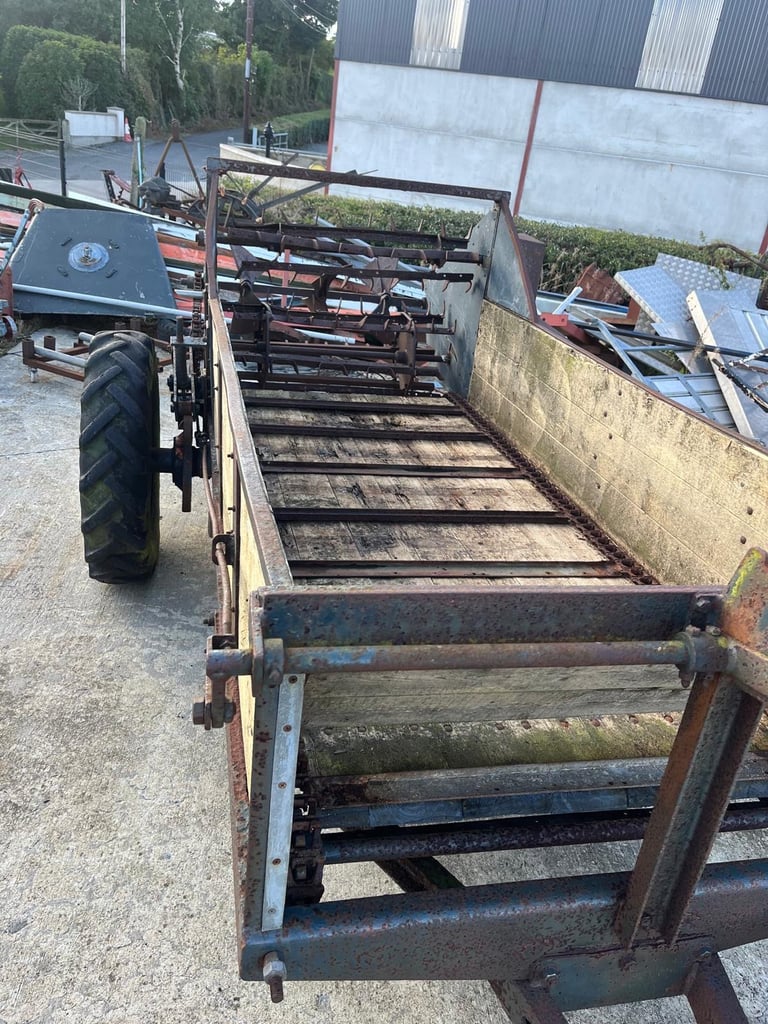 Sloghan Manure Spreader