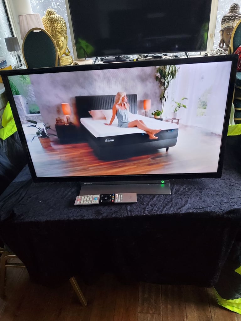 image for TOSHIBA 32 INCH HD SMART TV