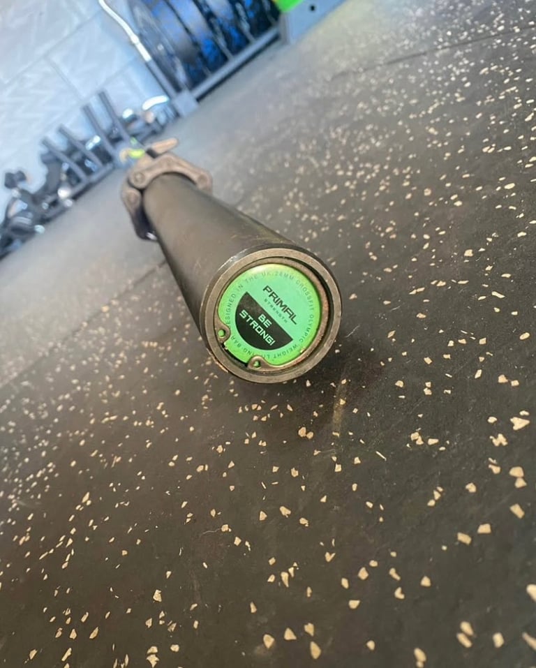 Primal Strength 7 foot 20kg CrossFit Olympic barbell (28mm knurling) Jaw lock collars included.