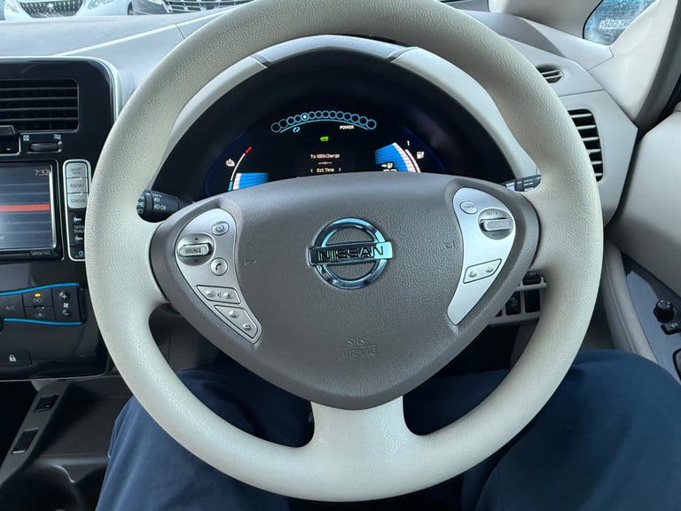 2012 Nissan Leaf Automatic £20 Tax ONLY 51k FSH NEW BRAKES THRES NEW MOT WARRANTY