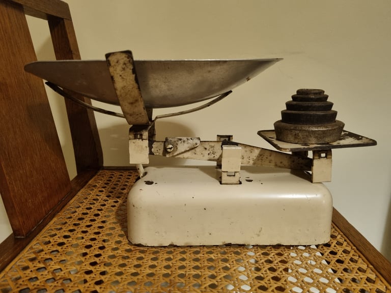 image for Vintage kitchen scales 