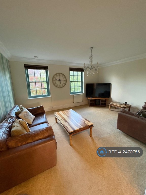 3 bedroom flat in Clickers Drive, Northampton, NN5 (3 bed) (#2470786)