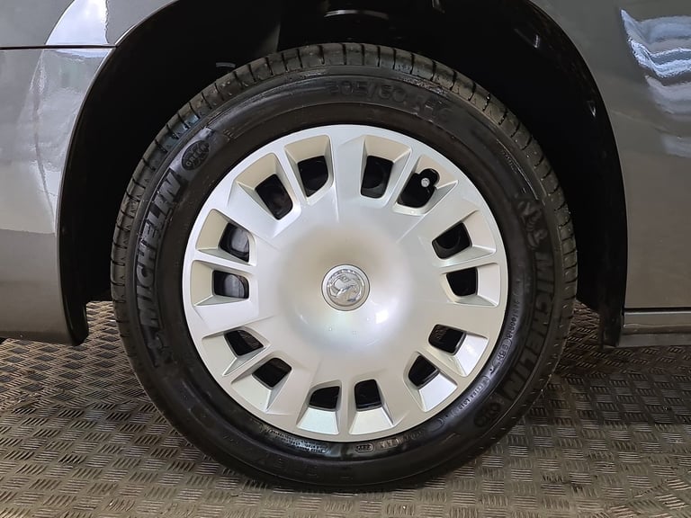 2024 Vauxhall Combo 1.5 TURBO D 2300 PRO P/V L2 H1 100 BHP LWB Panel Van Diesel Manual