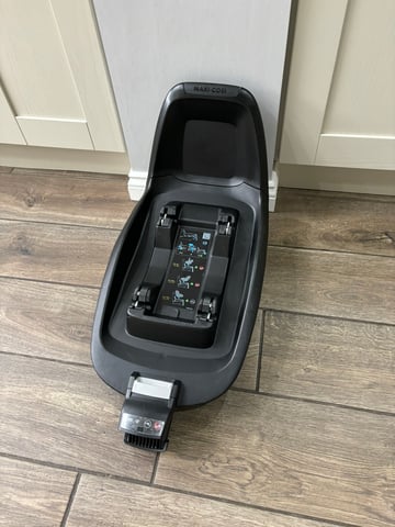 Maxi cosi cheap isofix base gumtree