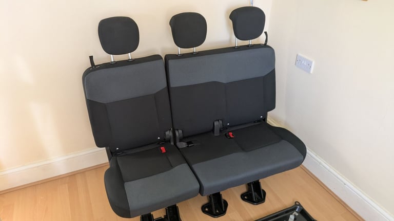 Nissan NV200 combi 2016 middle row of seats