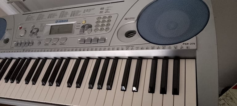 Yamaha electric keyboard PSR-275 with power adaptor