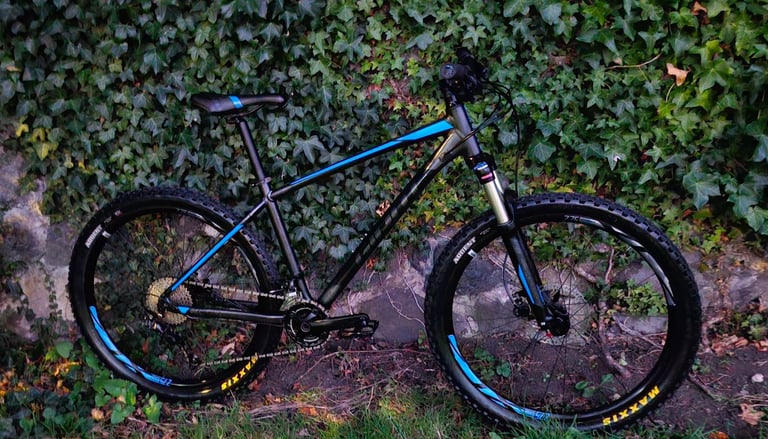 image for 20 SPEED GIANT TALON 27.5ER HARDTAIL WITH HYDRAULIC BRAKES/LOCKOUT FORKS VGC SIZE MEDIUM £220