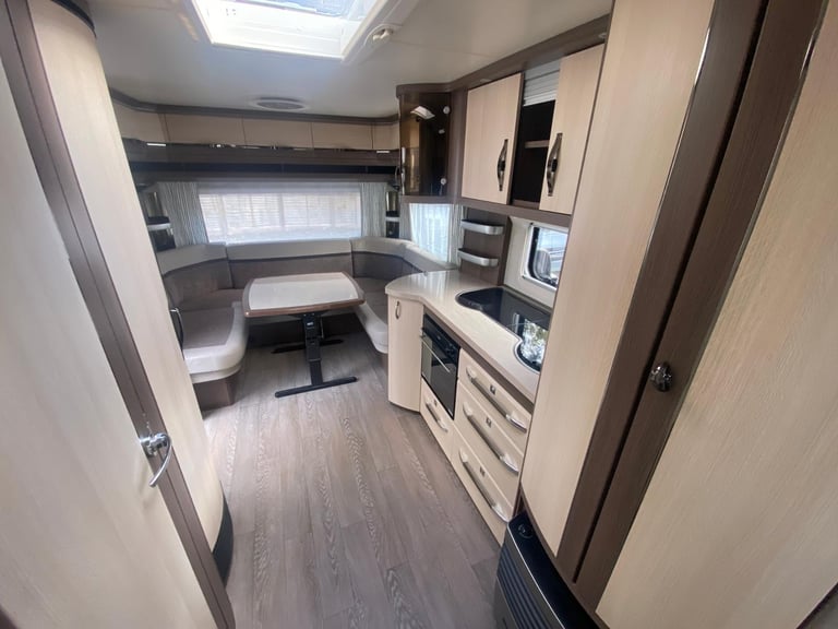 HOBBY PRESTIGE 560 WLU - 2016 - FIXED SINGLE BEDS - 4 BERTH - MOVER & BIKE RAKE