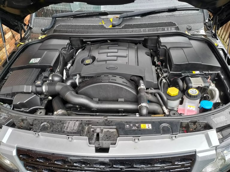 Land Rover Discovery 4 HSE Luxury. Cambelt done. F.S.H. MOT October 2026. Lovely example 