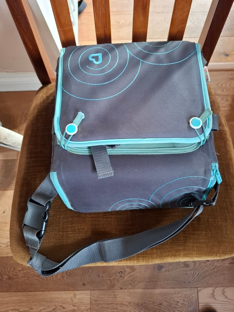 Free foldable booster seat for toddlers