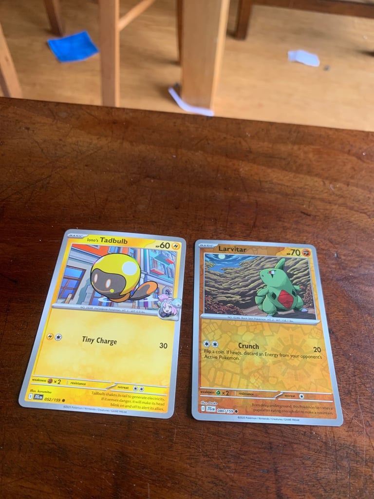 Two very good condition Pokemon cards