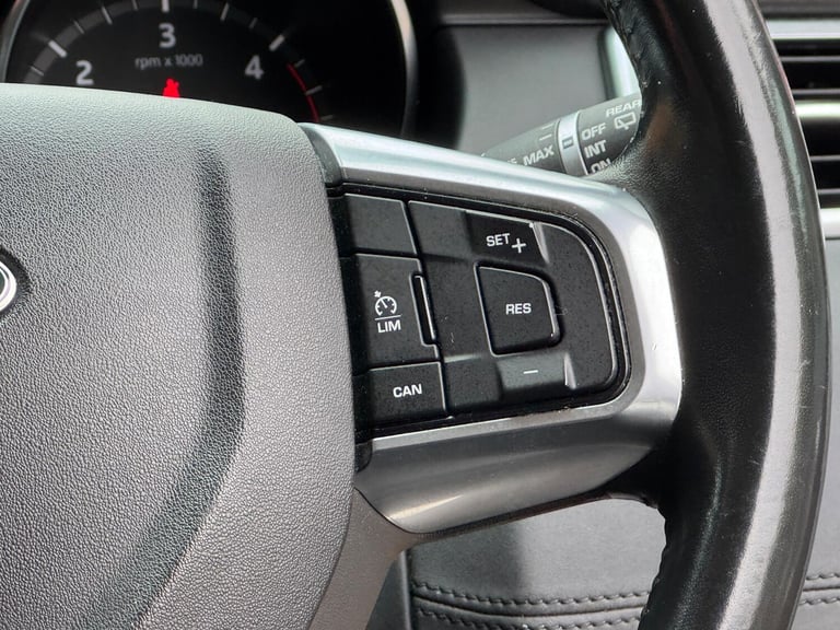 2017 Land Rover Discovery Sport 2.0 TD4 SE Tech 4WD Euro 6 (s/s) 5dr ESTATE Diesel Manual