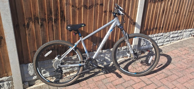 Mountain bike carrea hardly used.