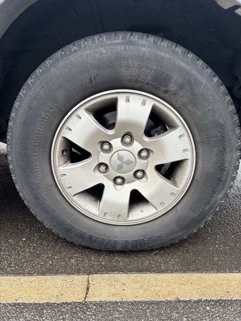 image for MITSUBISHI SHOGUN MK 3 16” ALLOYS WITH TYRES