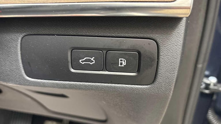 2025 Volvo XC90 Plus, T8 AWD Plug-in hybrid, Electric/Petrol, Dark, 7 Seats ESTATE Petrol/Electri...