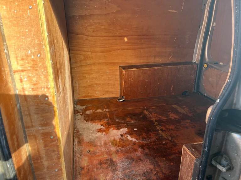 2011 Ford Connect Tdci 1 years mot Ready for work silver alloys £1990 