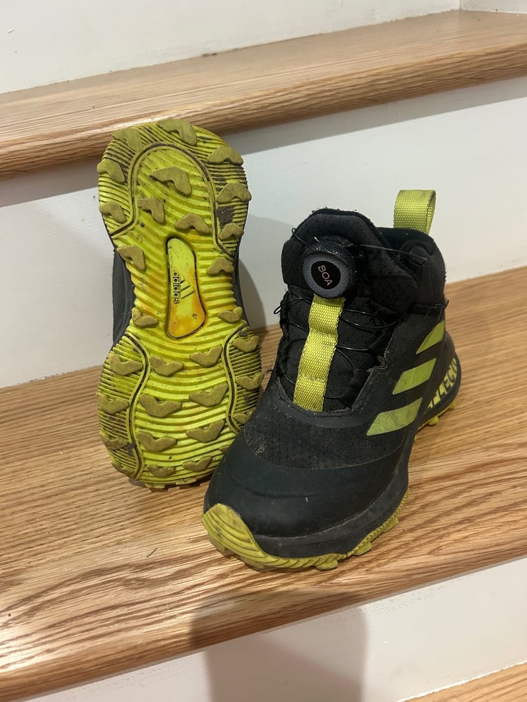 Boys winter shoes 10.5 UK