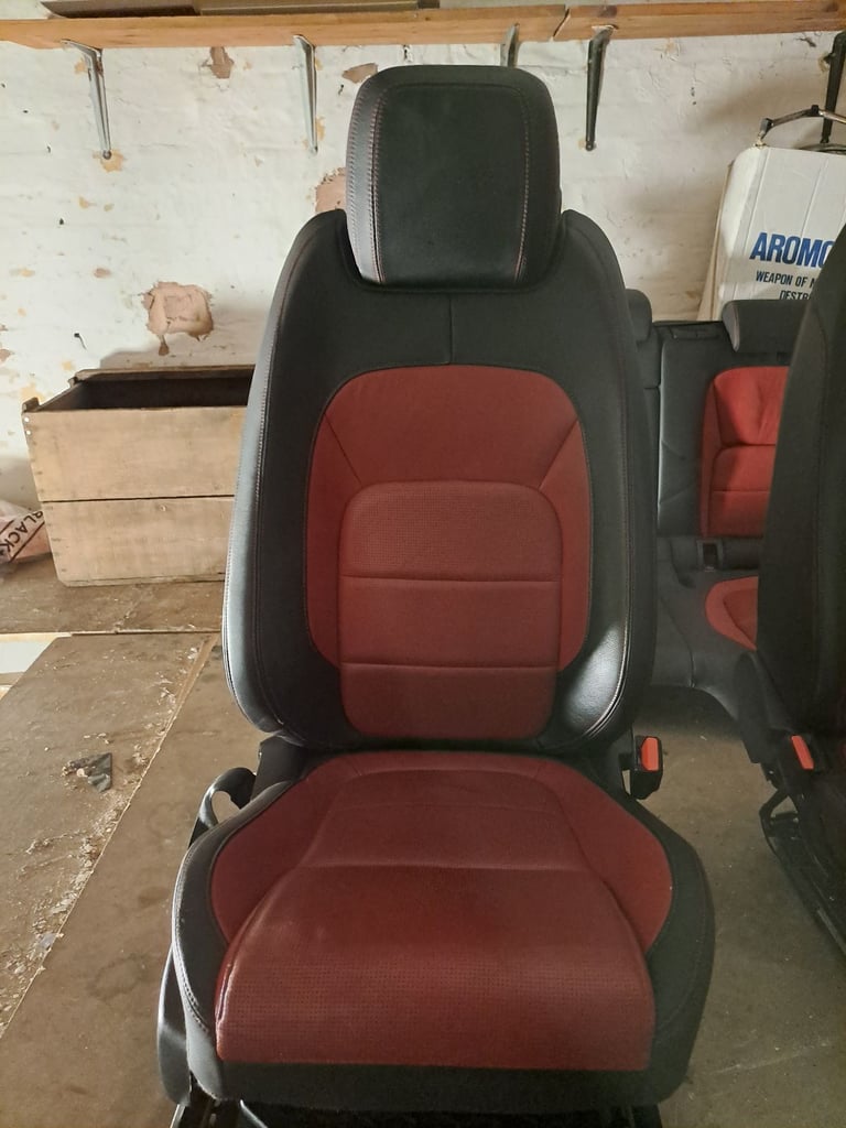 Jaguar xf front and back seats red and black leather in very good condition 