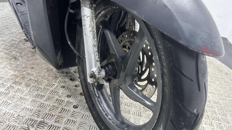 Honda Vision 2012 42K 50CC RUNNING PROJECT BIKE SCOOTER SPARES OR REPAIR