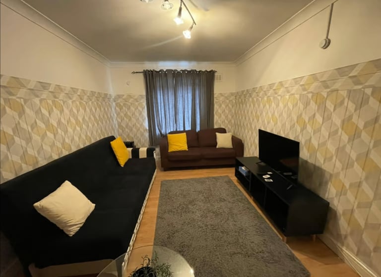 3-Bedroom Flat | Furnished | Fitted Kitchen | Ground Floor | Ravensbourne Mansions, Deptford - SE8