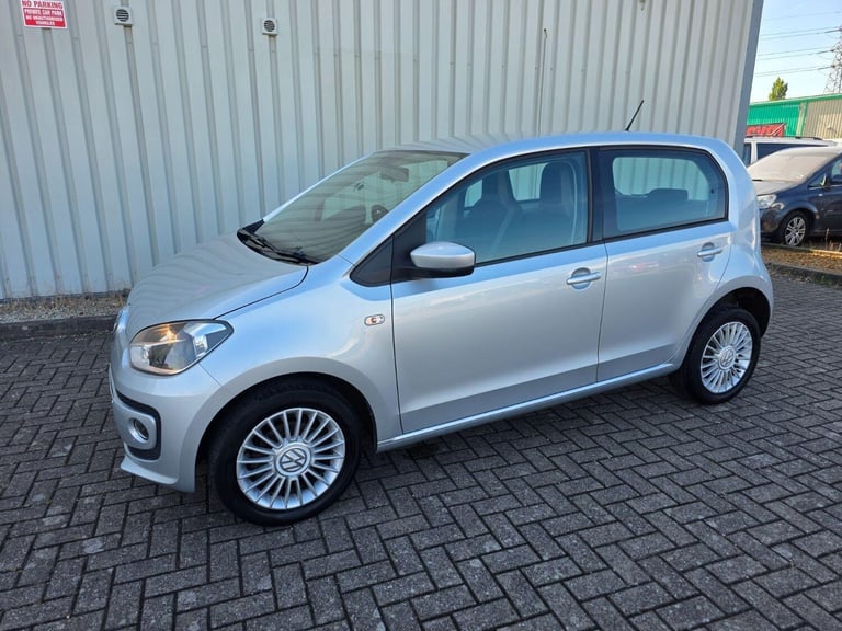 VOLKSWAGEN UP 1.0 High up! 2015