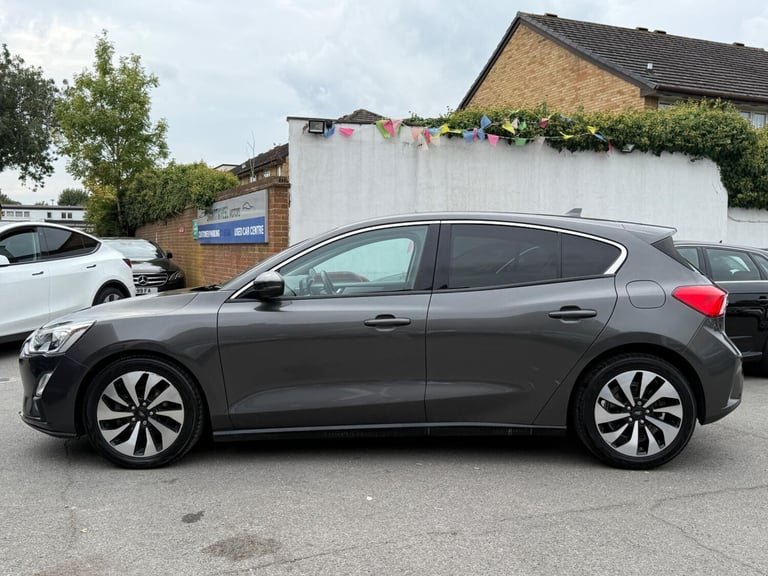 2018 Ford Focus 1.0T EcoBoost Zetec Euro 6 (s/s) 5dr HATCHBACK Petrol Manual